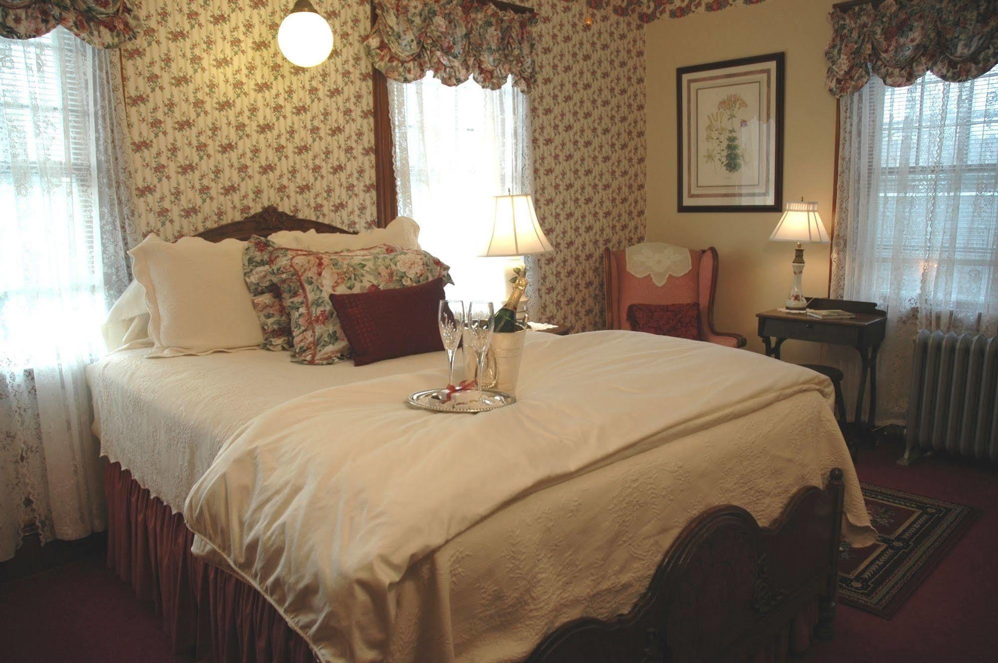 Palmer House Inn ファルマス エクステリア 写真