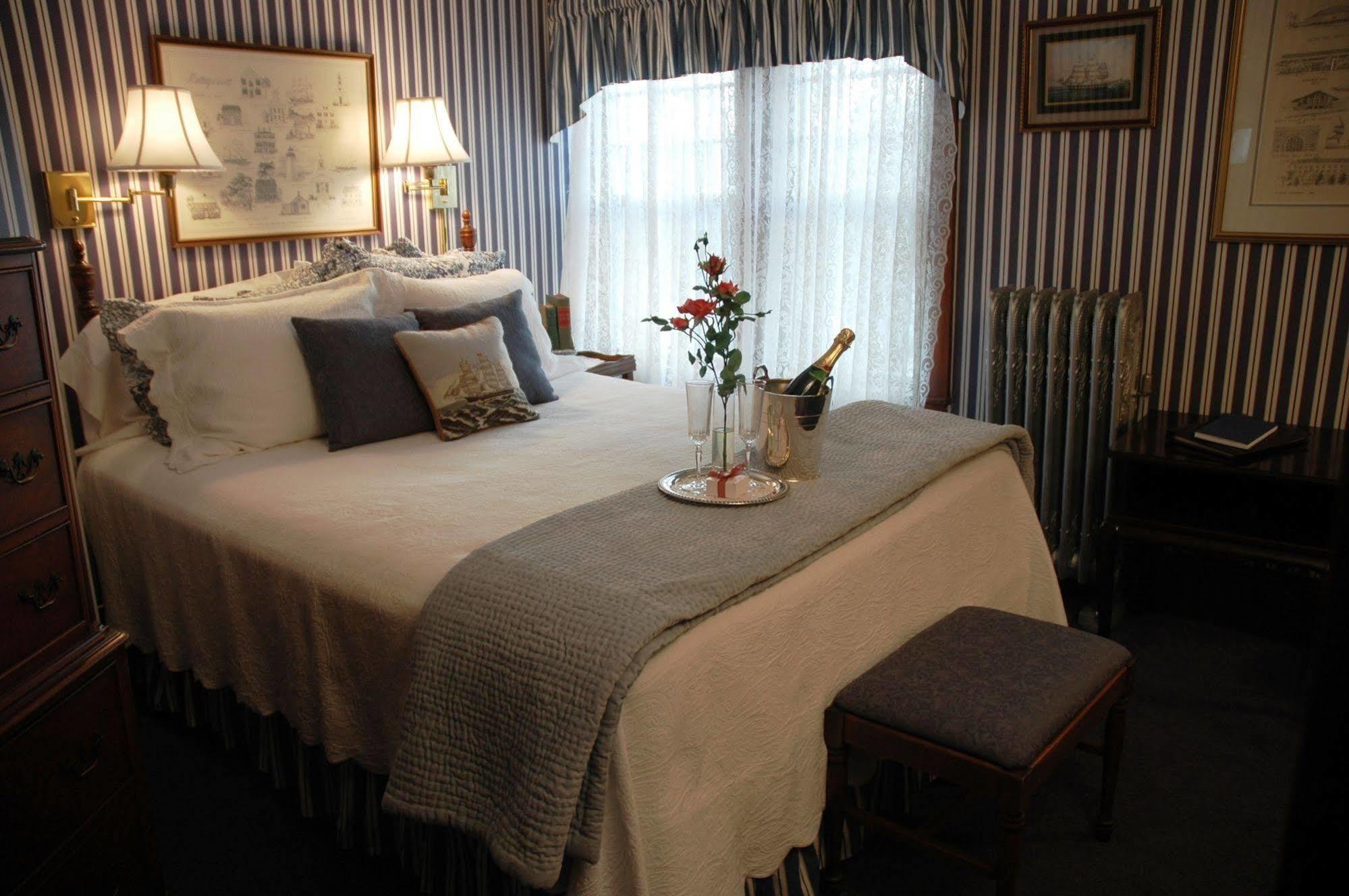 Palmer House Inn ファルマス エクステリア 写真