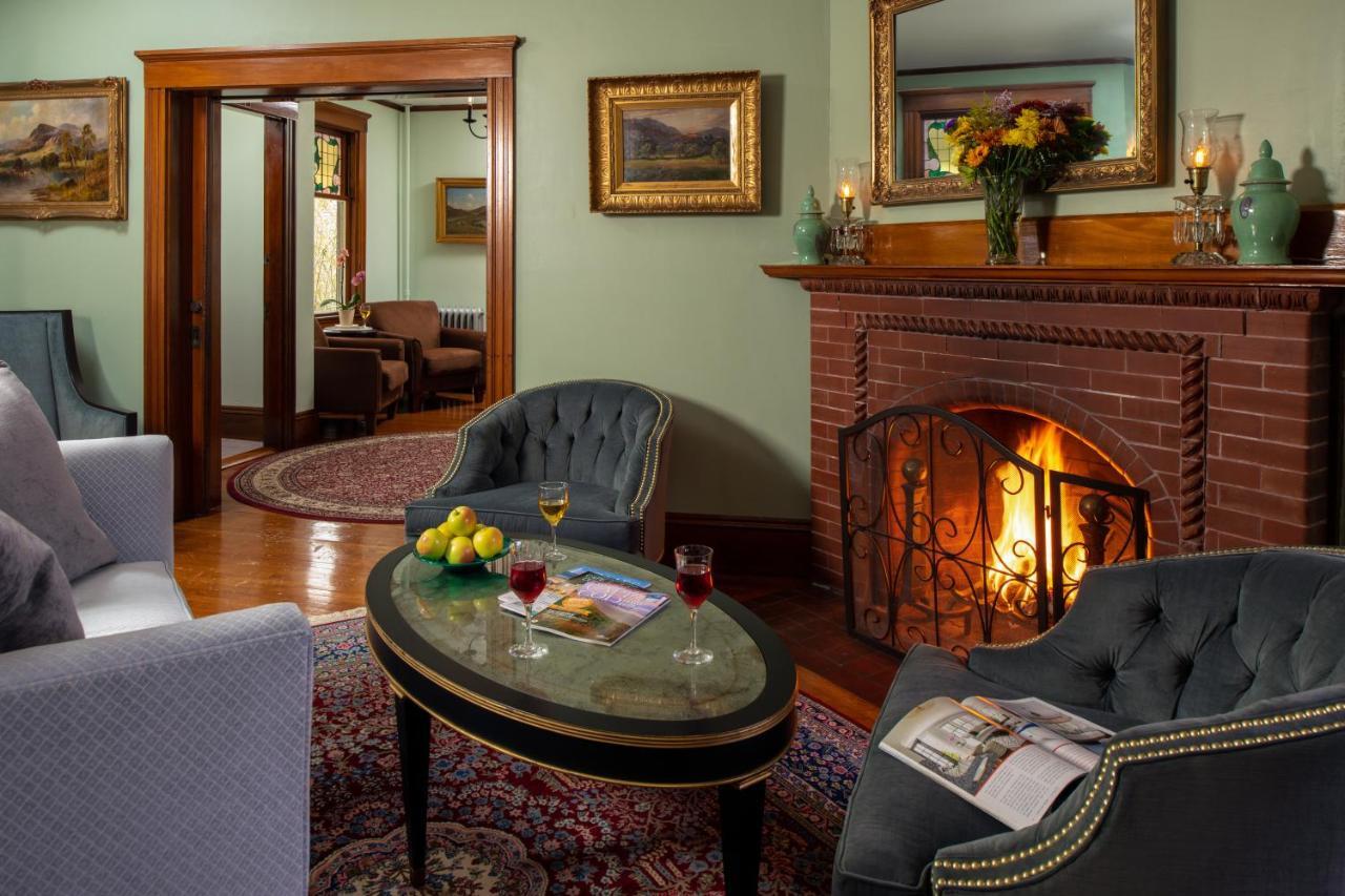 Palmer House Inn ファルマス エクステリア 写真